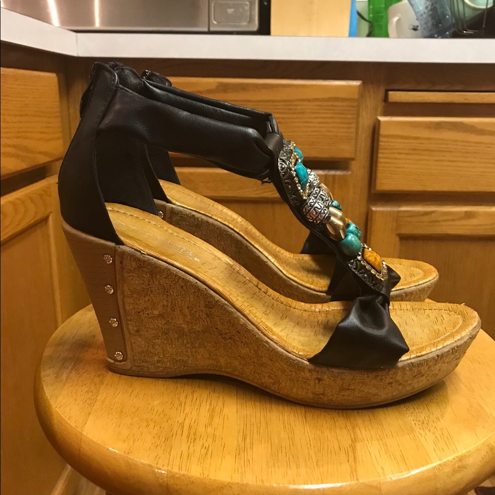 Beautiful jeweled wedge heels🌺
